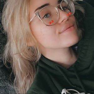 Meet your Posher, Holly